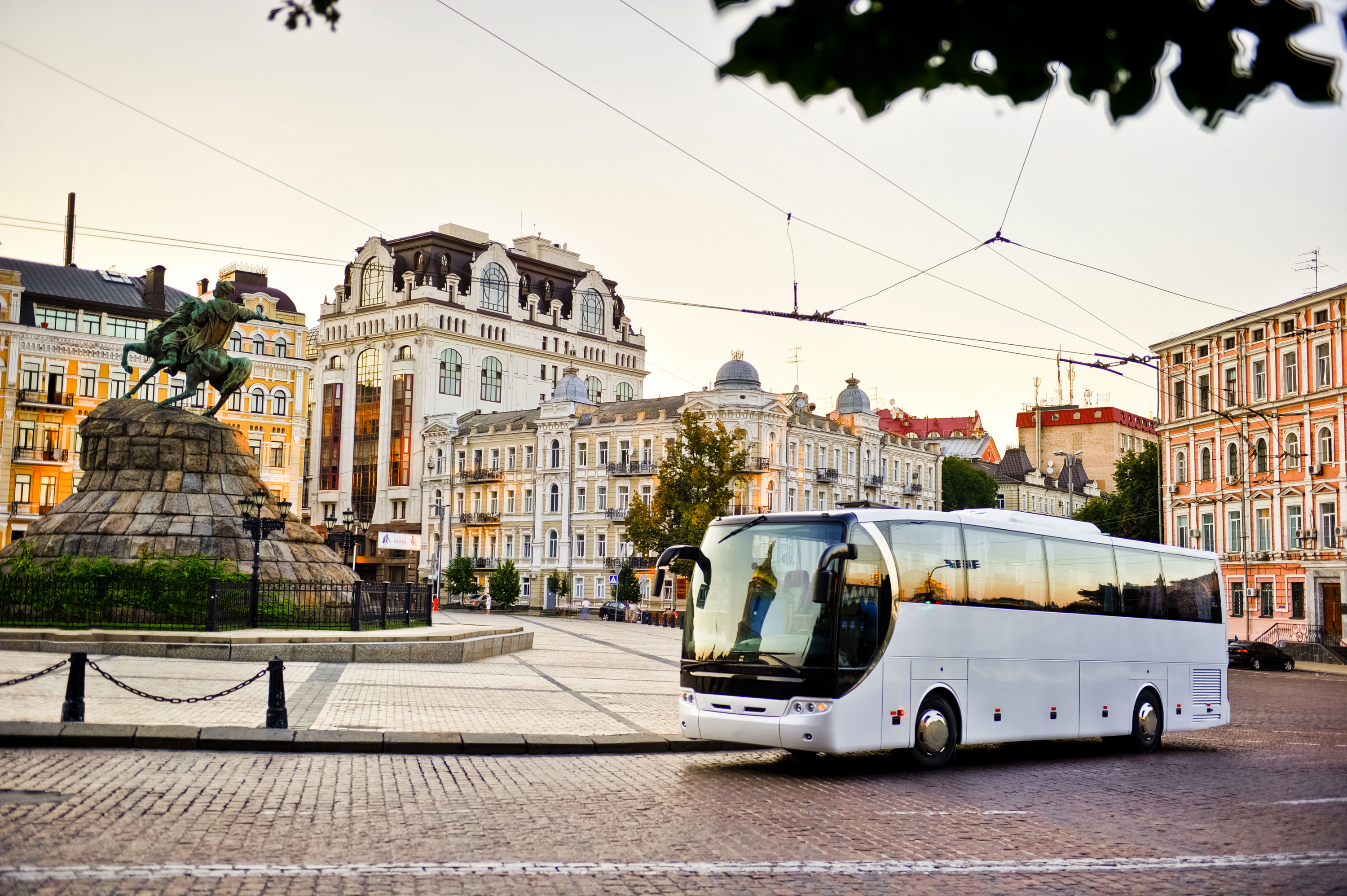 Туристические автобусные туры. Автобусный тур. Автобусная экскурсия. Обзорная экскурсия на автобусе. Экскурсионные автобусы Европы.